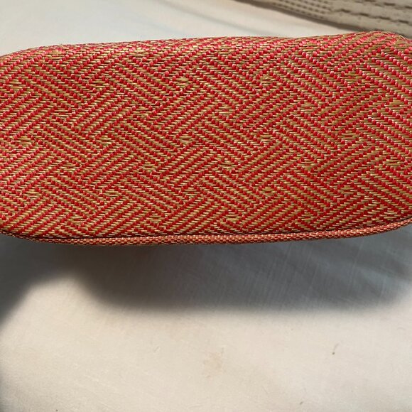 Purse with wood handle - Picture 2 of 3